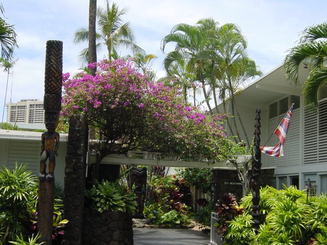 Tiki at the entrance of the hotel