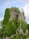 Ruine couverte de lierre au Monteil au Vicomte