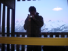 Steph filme Sophie depuis le balcon