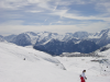 Fredo au premier plan, l'Alpe d'Huez au fond