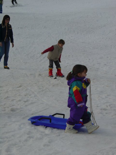 Bambins dans la neige