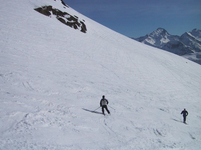 Pticul et Bi descendent une piste