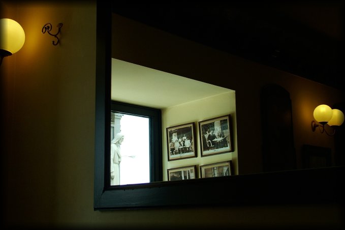 In the cerveceria Cervantes, there was a mirror on the wall and in it the reflection of the statue of Jesus from the iglesia Jesus de Medinaceli.