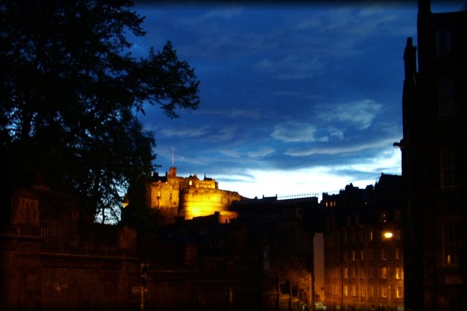 On our way to Grassmarket (pub-hunting, I confess), I found this view remarkable. The colour of the castle against the blue of the dusk sky caught my eyes.  