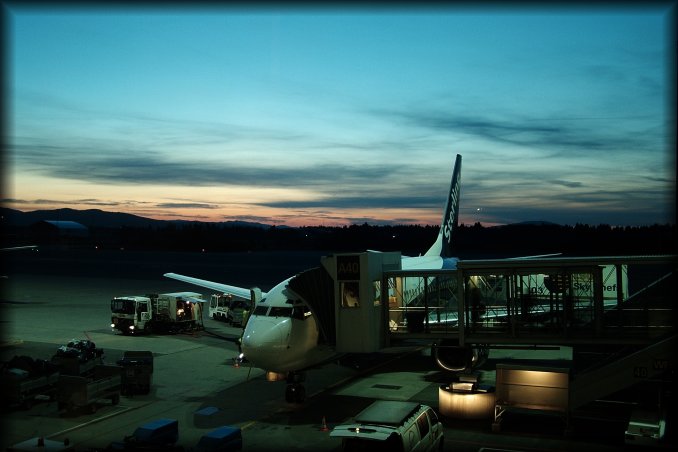 It's two minutes after midnight. I'm at OSL airport. The sky still bears the colours of twilight. My flight is delayed for another hour. I look at the plane I'll take. It will bring me back home, where the night is black and where I can see more than 6 stars in the middle of the night. This is the end of this enjoyable vacation. In the morrow, I'll be back at work.