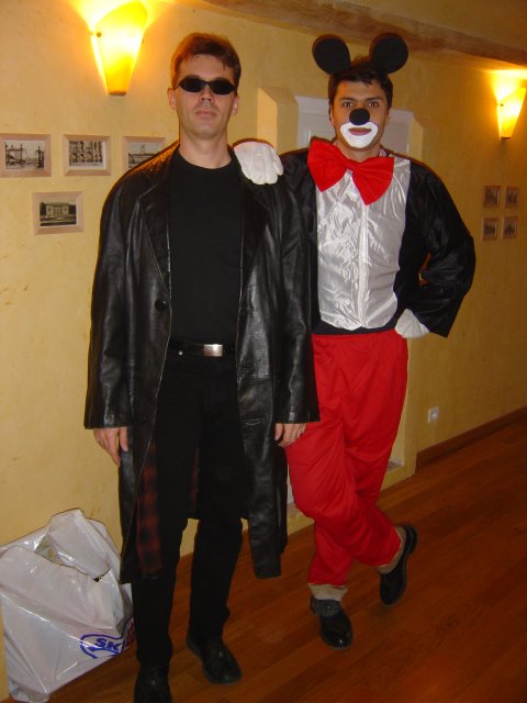 Neo et Mickey dans le couloir du gite
