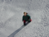 Petit garcon dans la neige se relevant