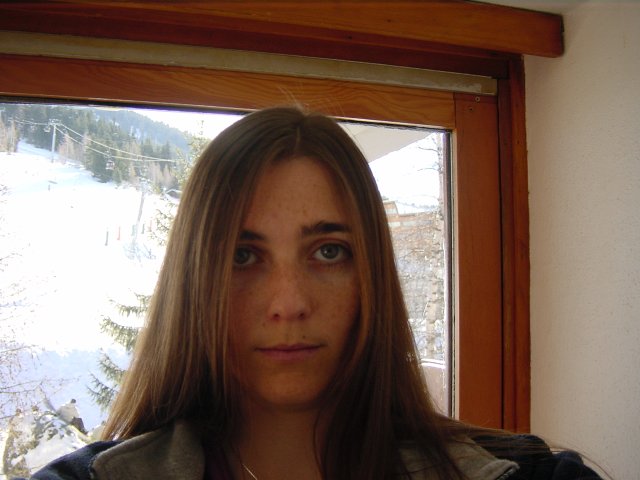 Coralie incarnant l'austerite