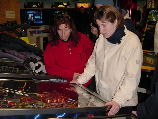 Fredo au flipper, Sophie regardant le jeu