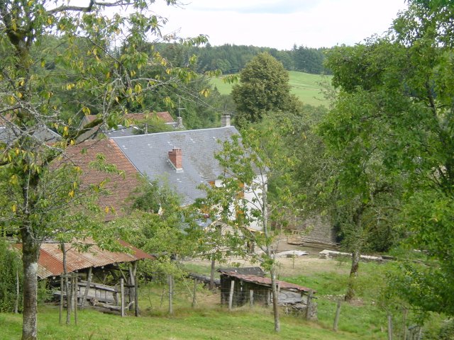 Maison de mes parents vue depuis le chemin