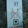 Commune d'Eze, Port du maillot interdit en ville (trousers ok, swimsuit not ok)