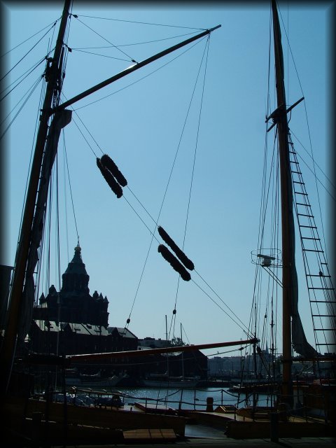 The Uspenski Cathedral between two masts